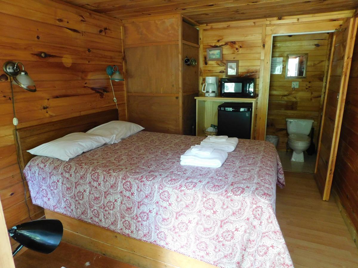 Pine Crest Motel & Cabins Barton Kültér fotó