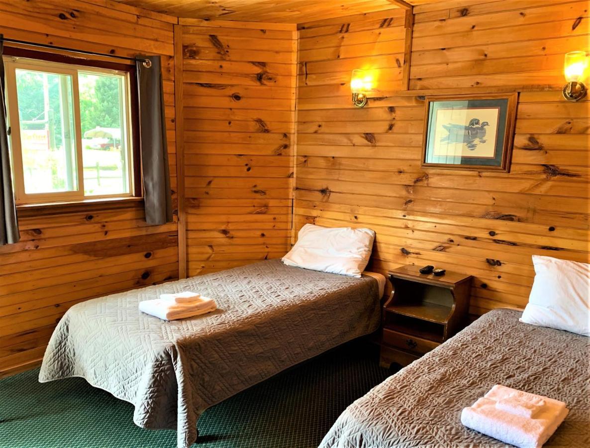 Pine Crest Motel & Cabins Barton Kültér fotó