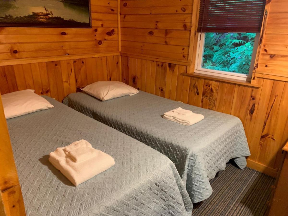 Pine Crest Motel & Cabins Barton Kültér fotó